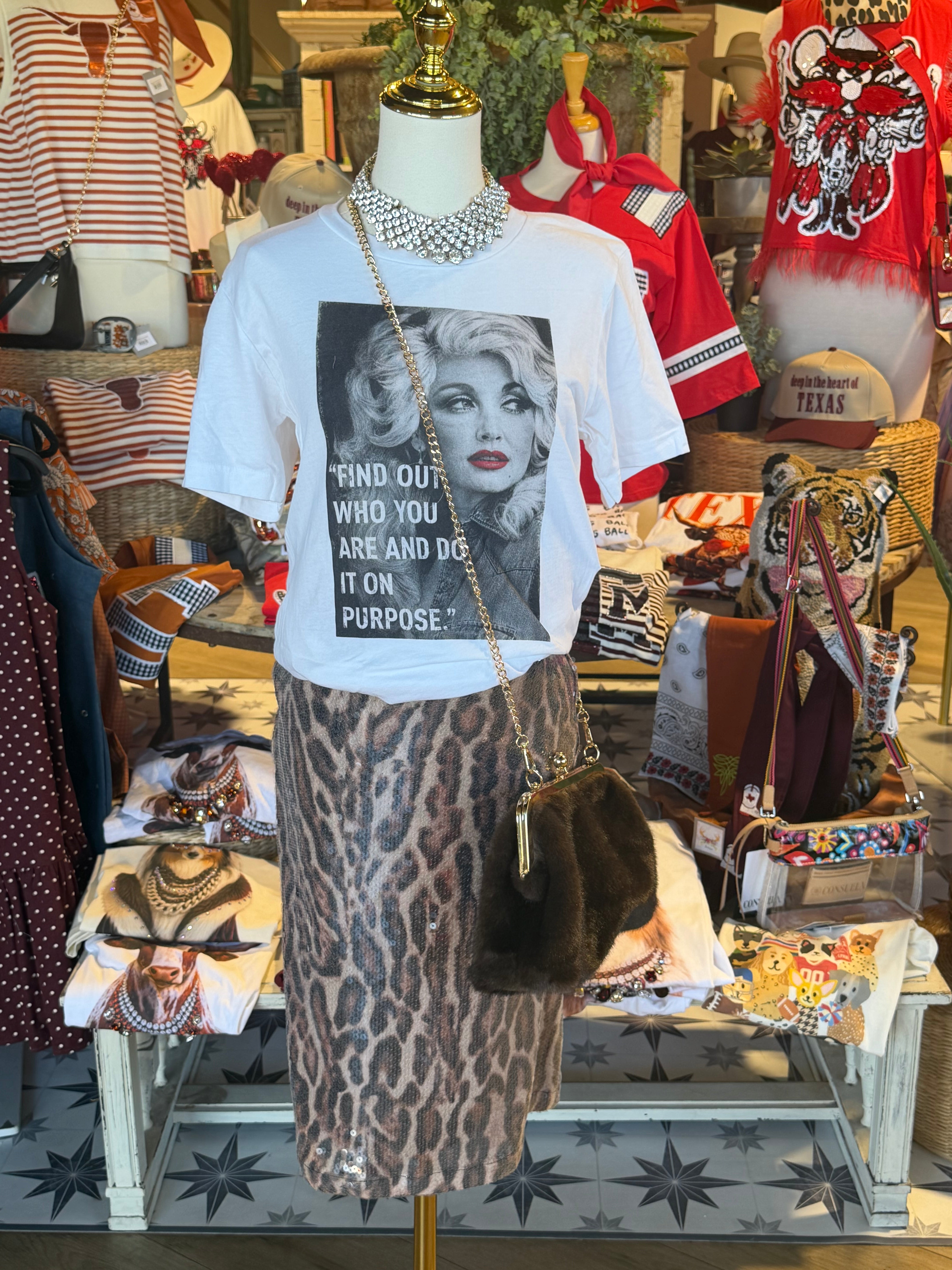 Dolly - Find Out Who Tee***