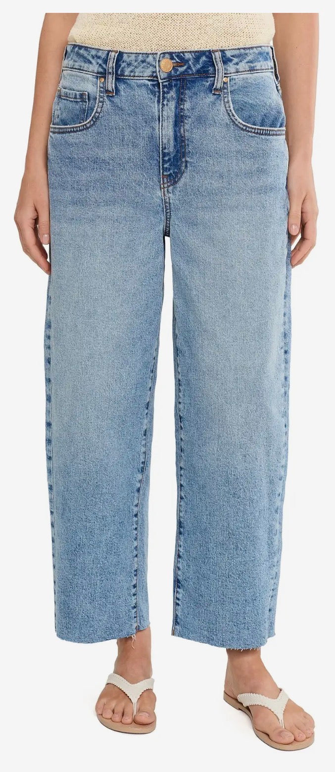 Gwen Answering Jeans