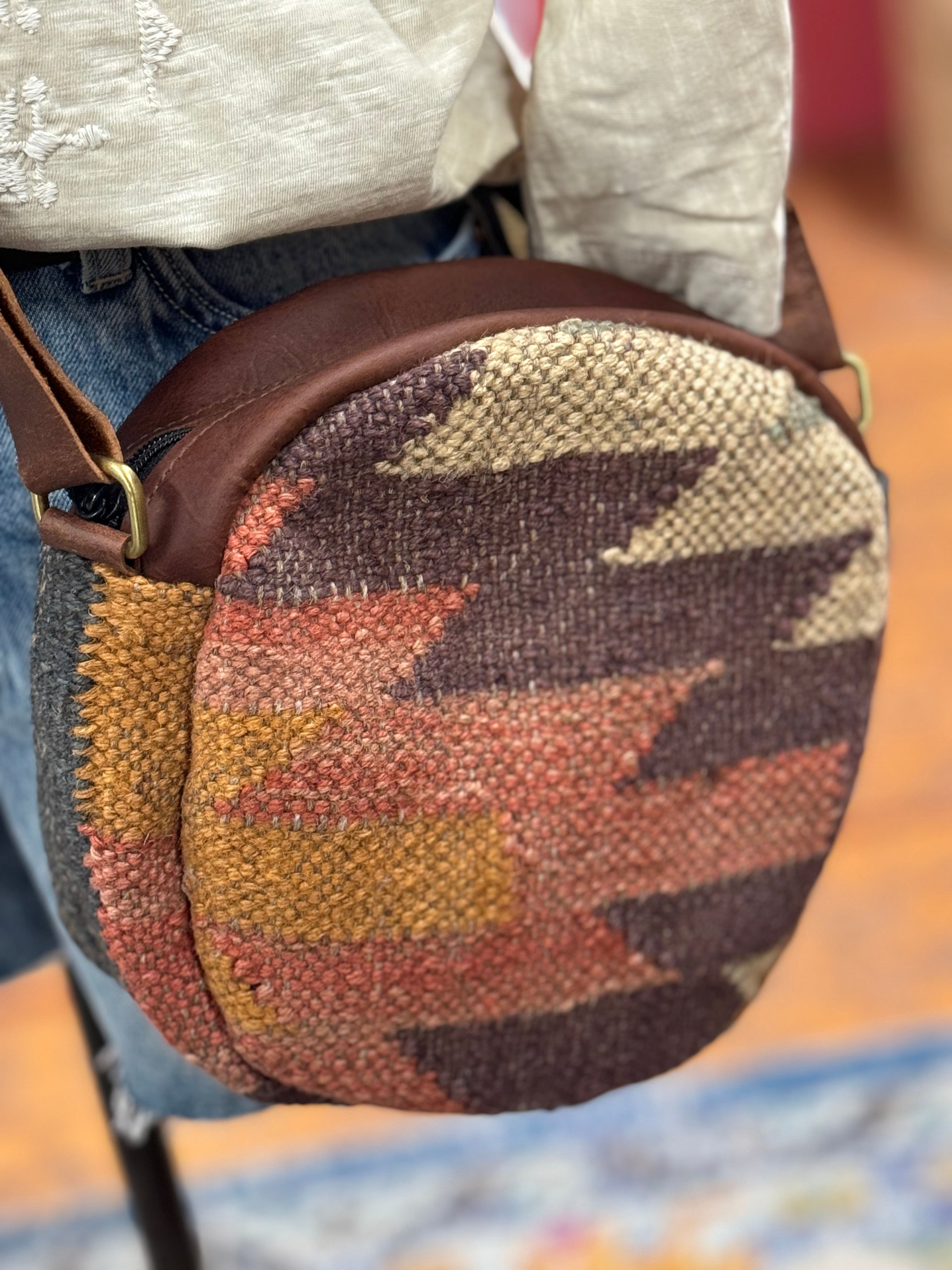 Jute Round Crossbody