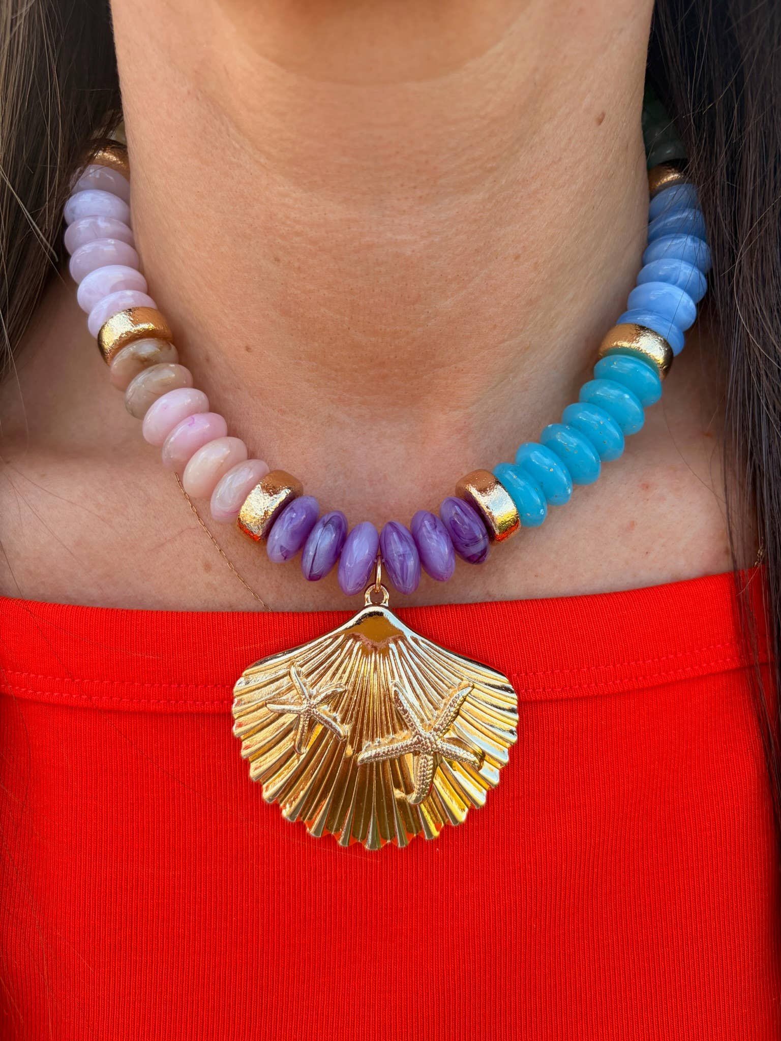 Multicolored Seashell Pendant Necklace