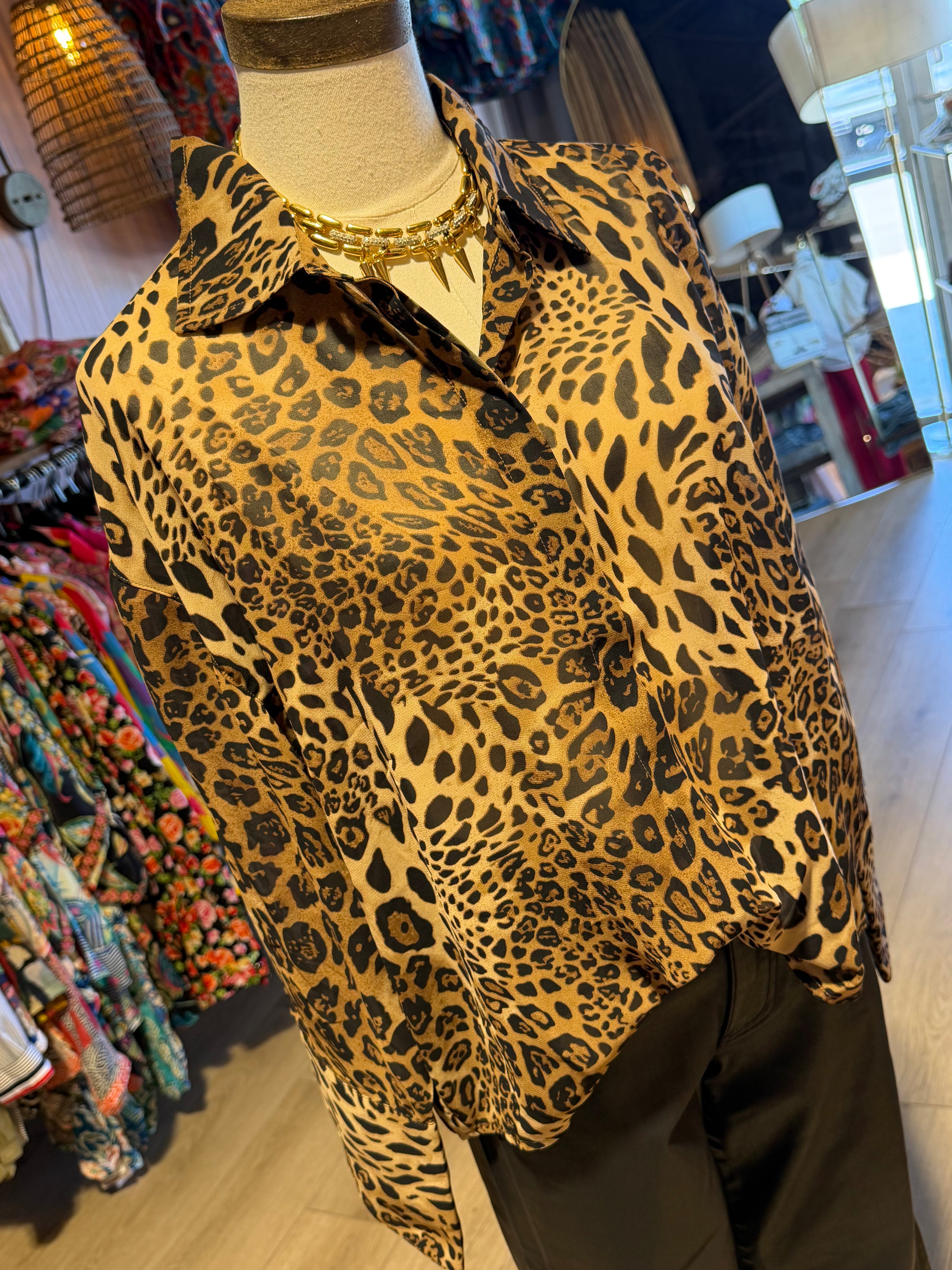 ANIMAL PRINT BUTTON DOWN