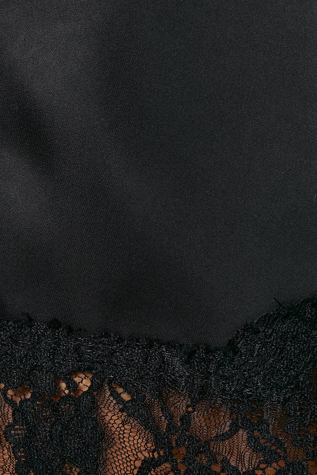 ELASTIC WAIST MID RISE LACE TRIM SHORTS