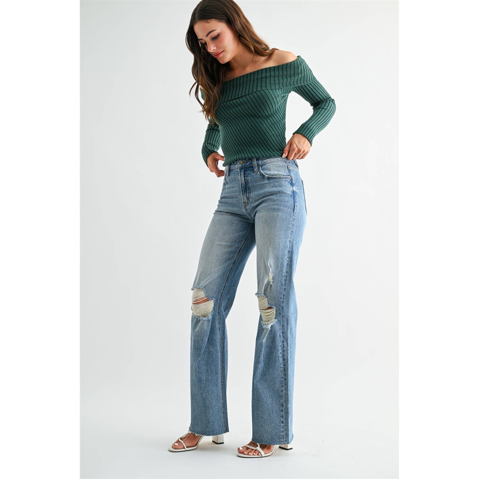 HIGH-RISE WIDE LEG DISTRESSED KNEE RAW HEM