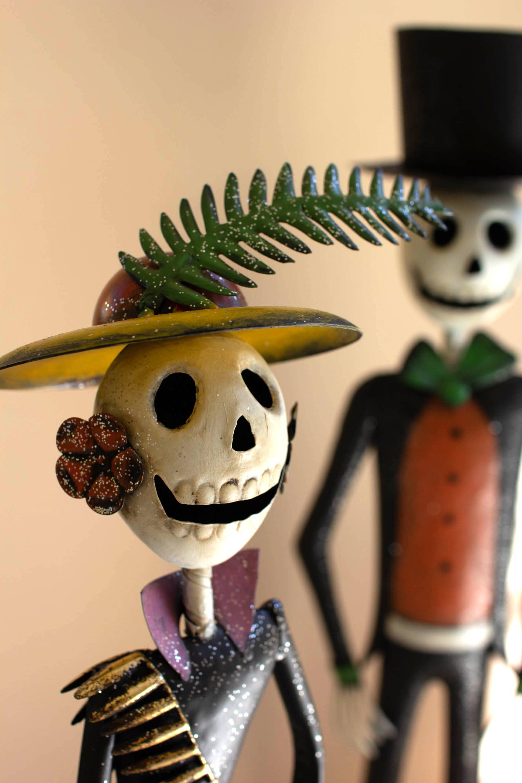 S/2  PAINTED METAL HALLOWEEN DAY OF THE DEAD COUPLE