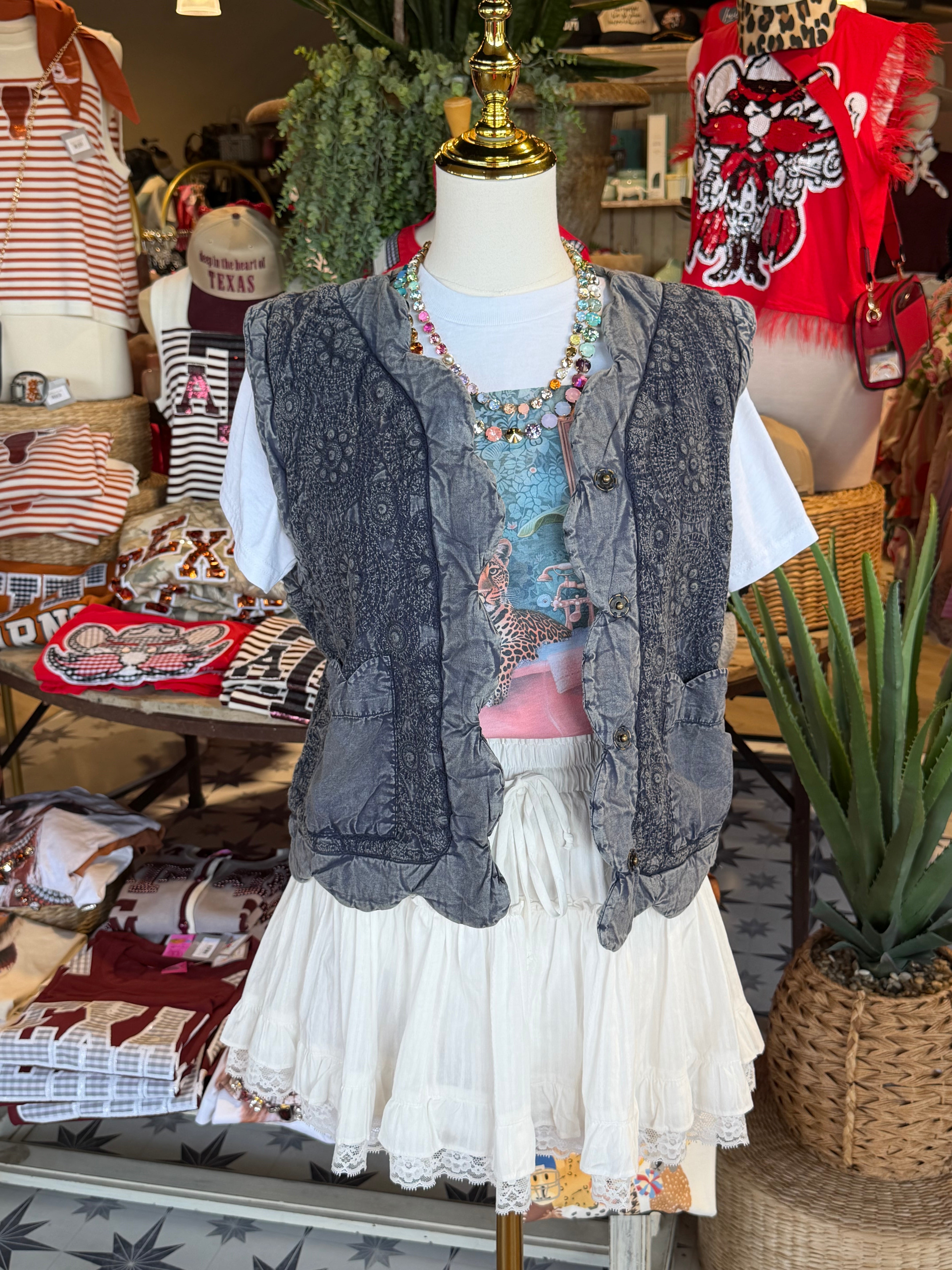 Hardi  Scalloped Vest