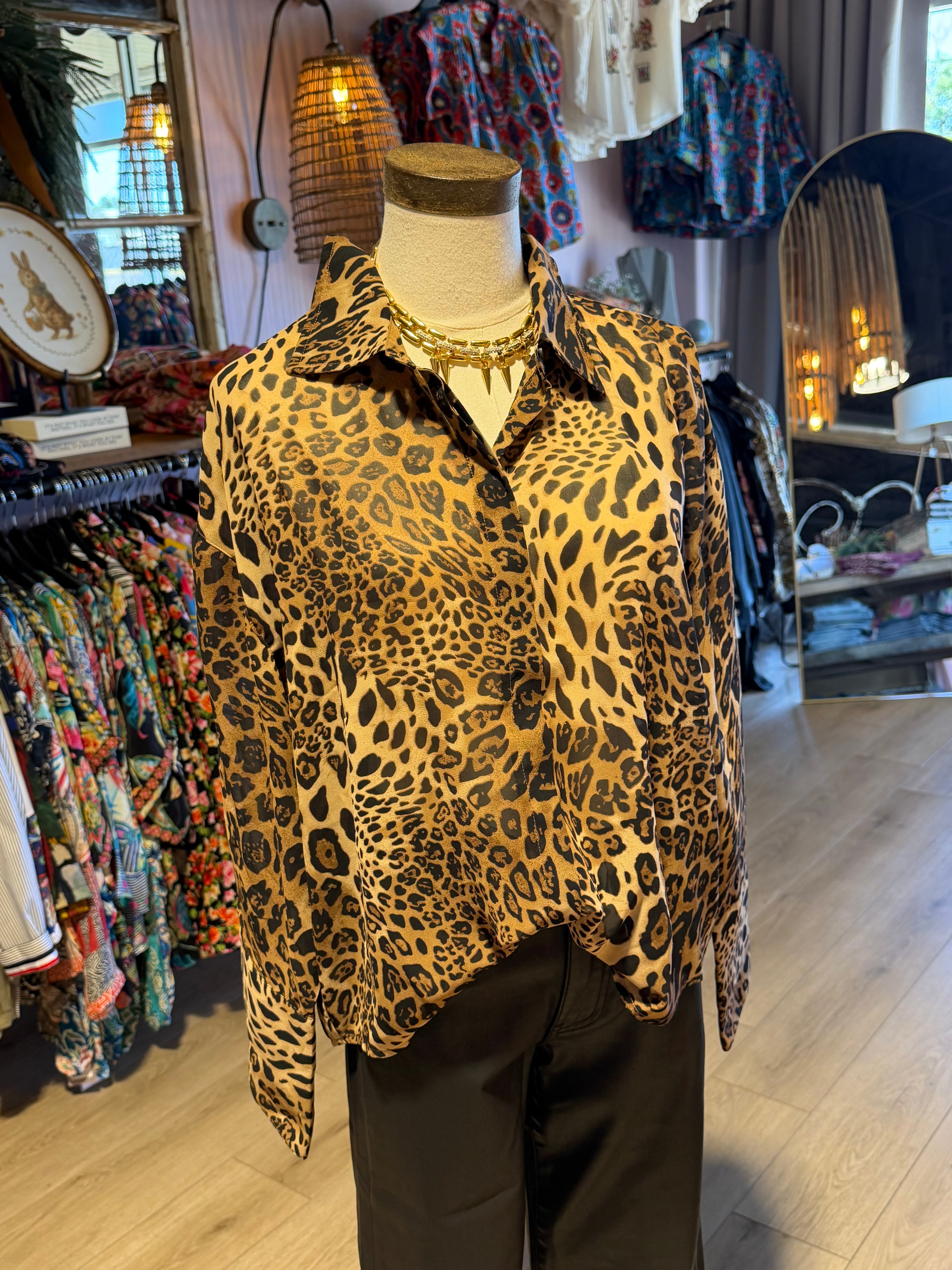 ANIMAL PRINT BUTTON DOWN