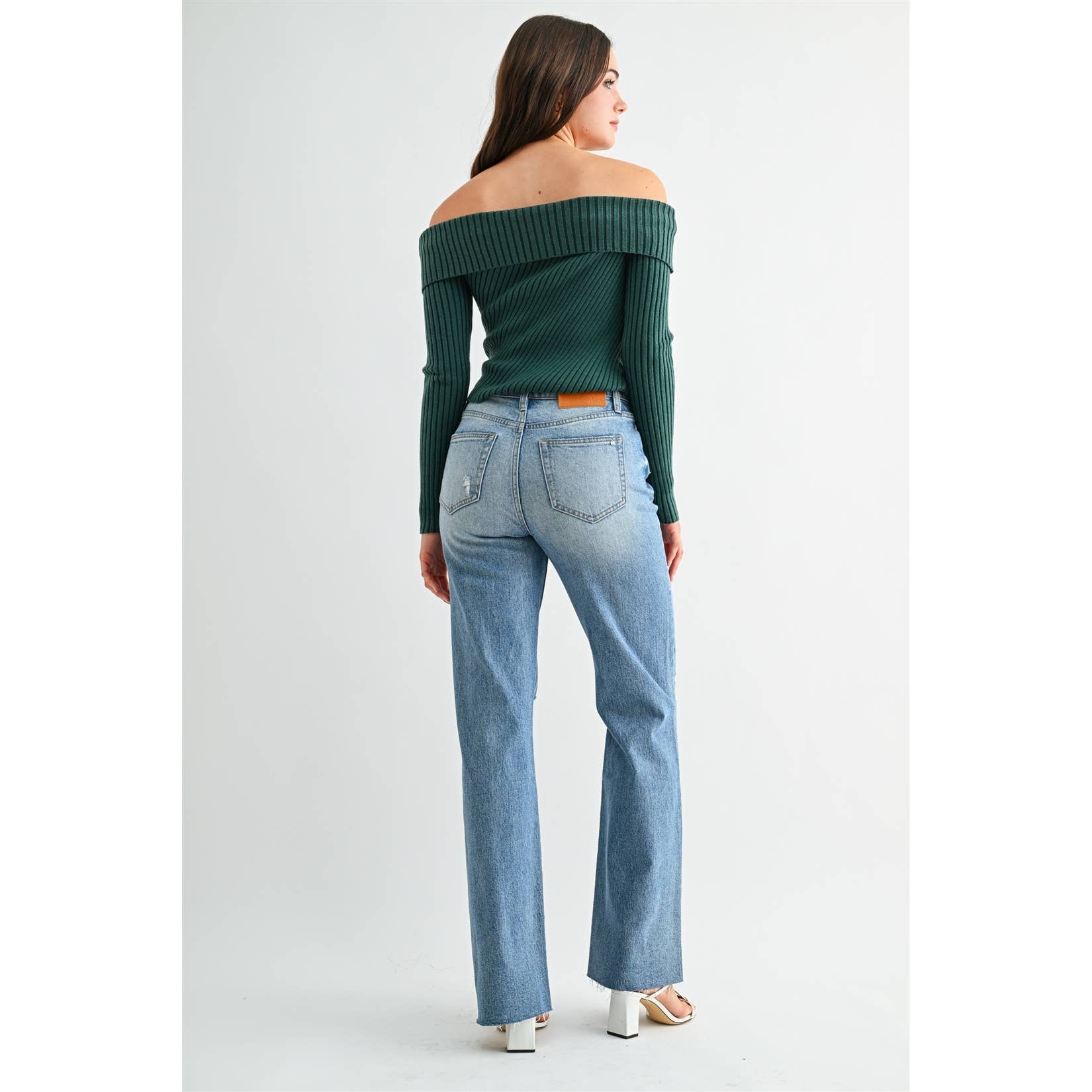 HIGH-RISE WIDE LEG DISTRESSED KNEE RAW HEM