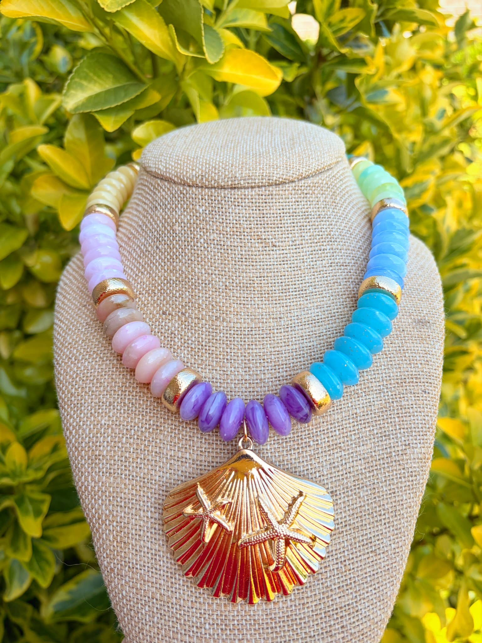 Multicolored Seashell Pendant Necklace