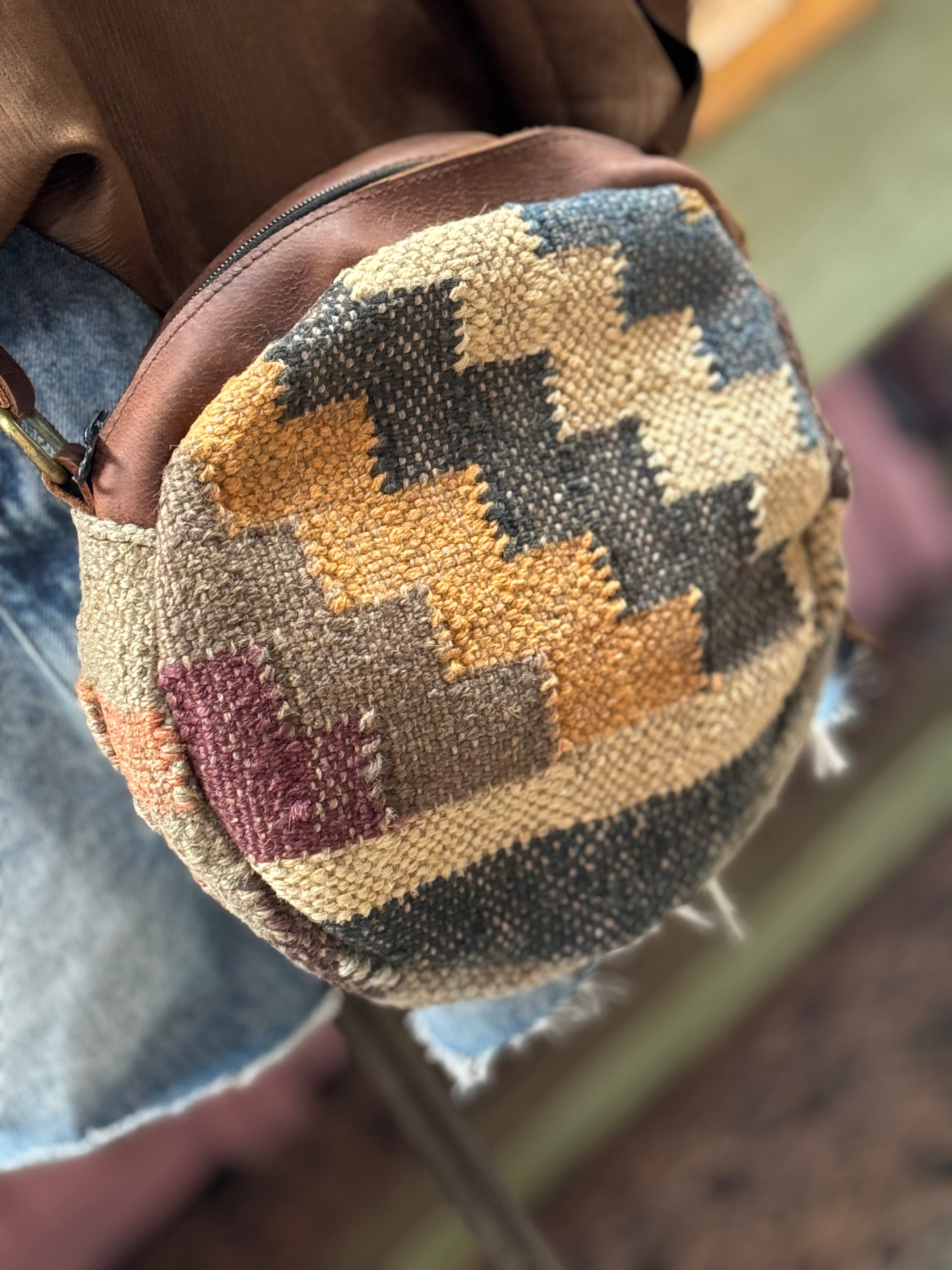 Jute Round Crossbody