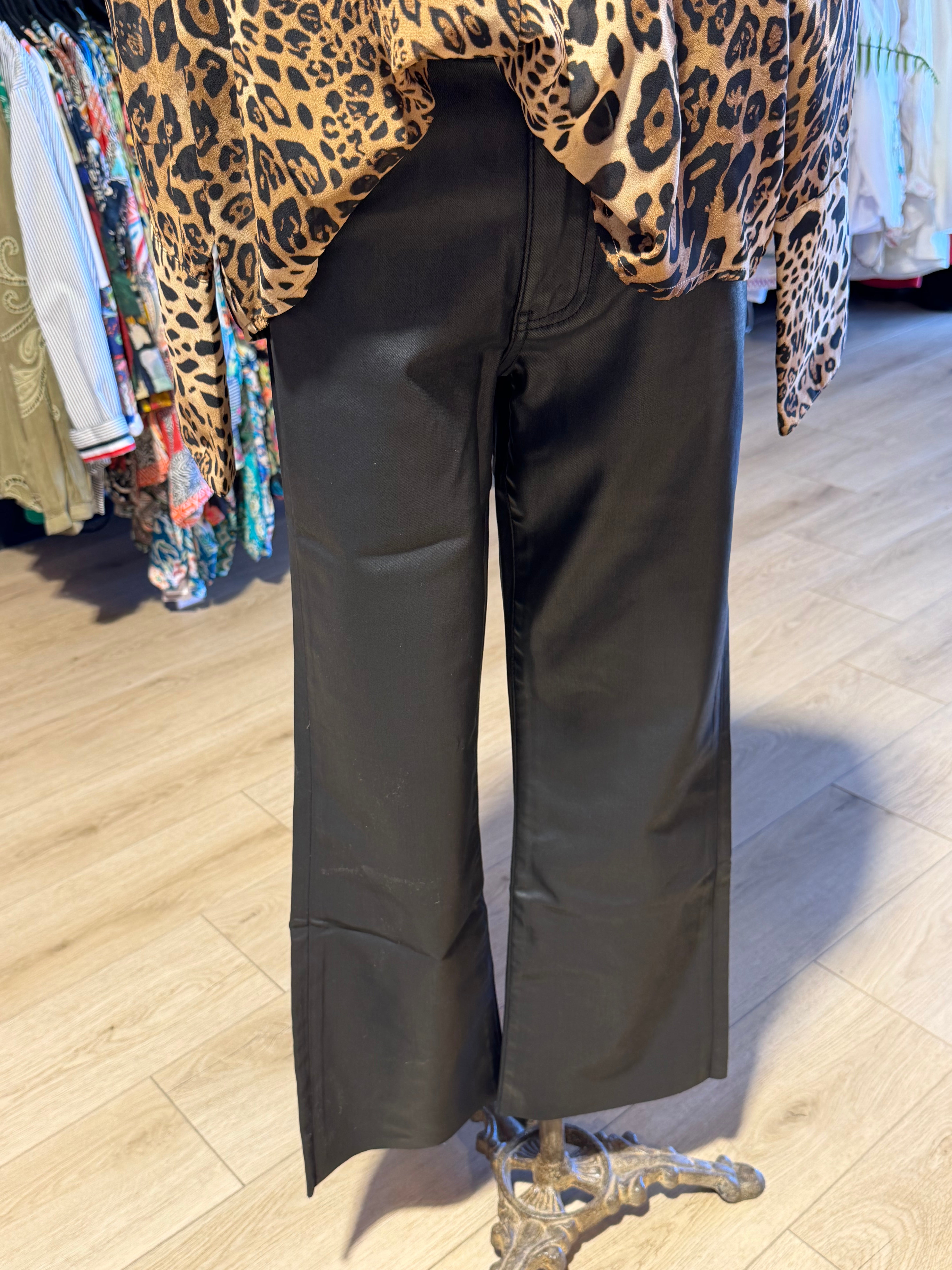 ANIMAL PRINT BUTTON DOWN