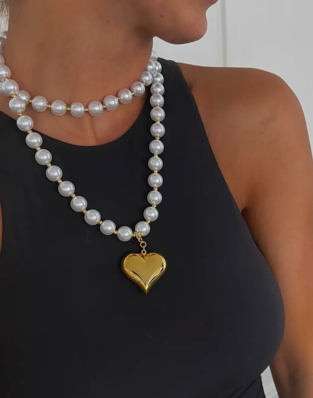 Hannah Wrap around Peal Heart Necklace