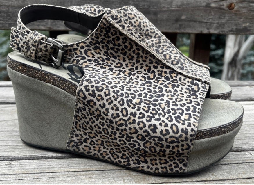 Jaunt Stone Wedge