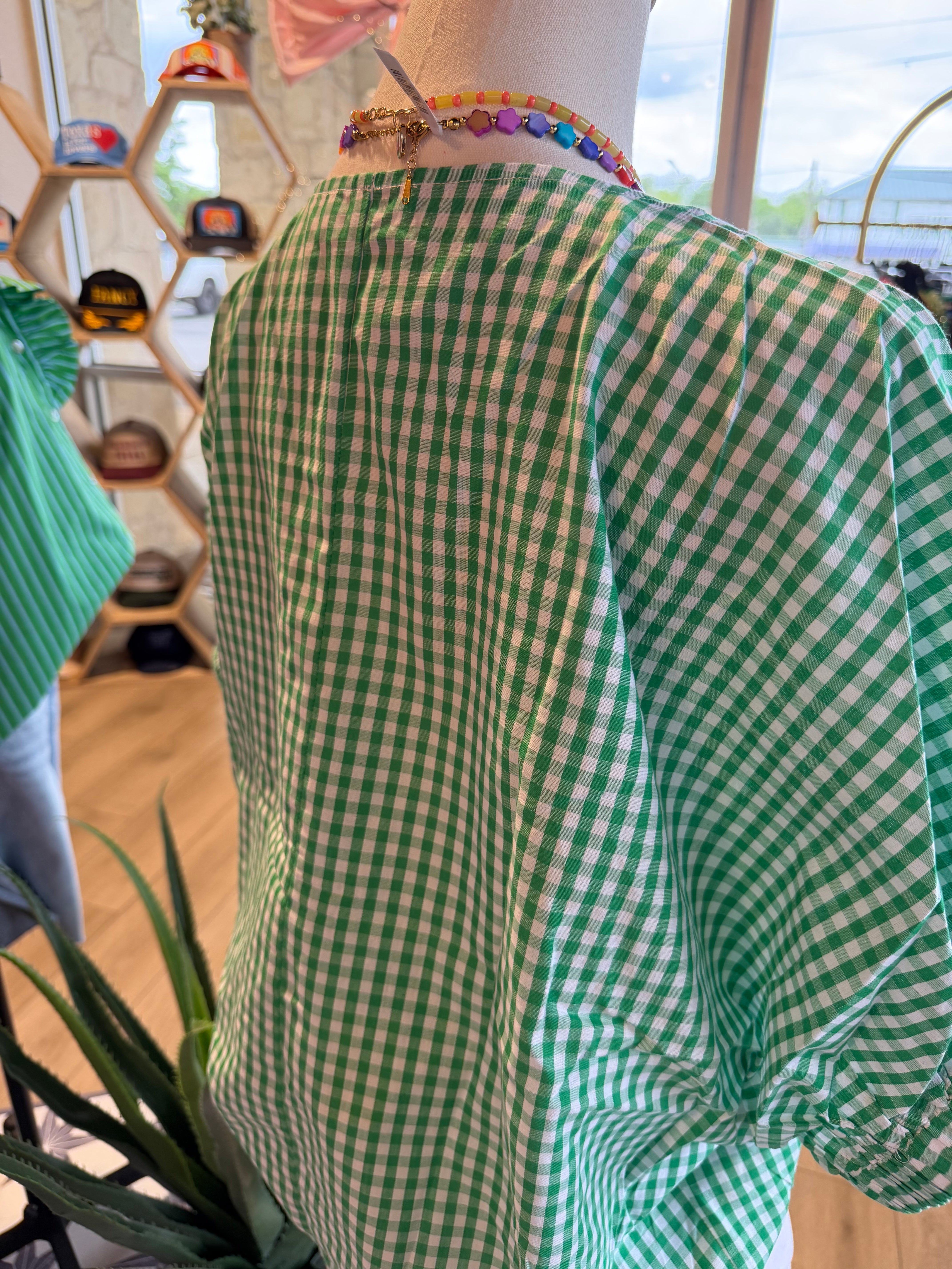 Gingham short puff sleeve top