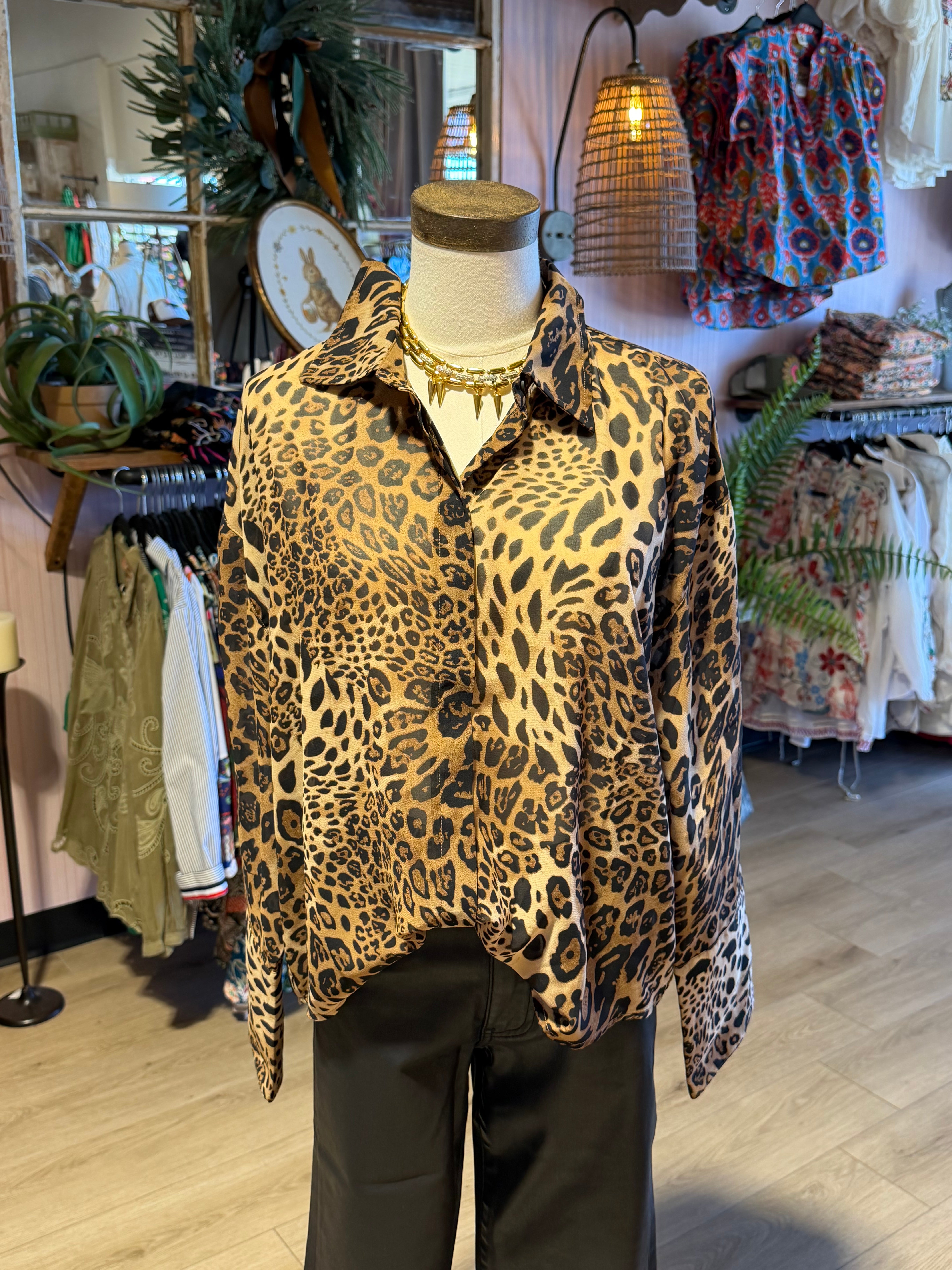 ANIMAL PRINT BUTTON DOWN