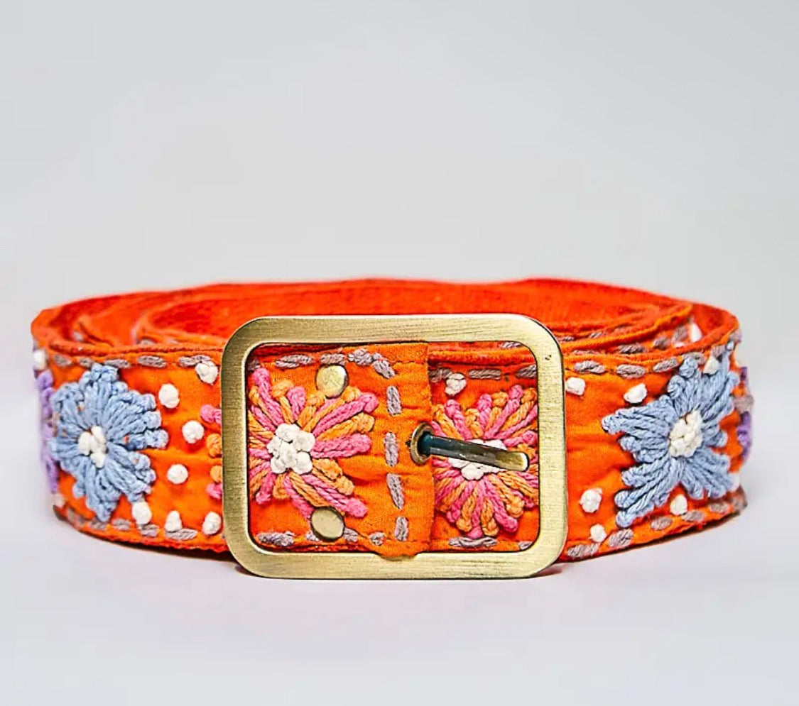Floral Embroidered Belt (2Colors)