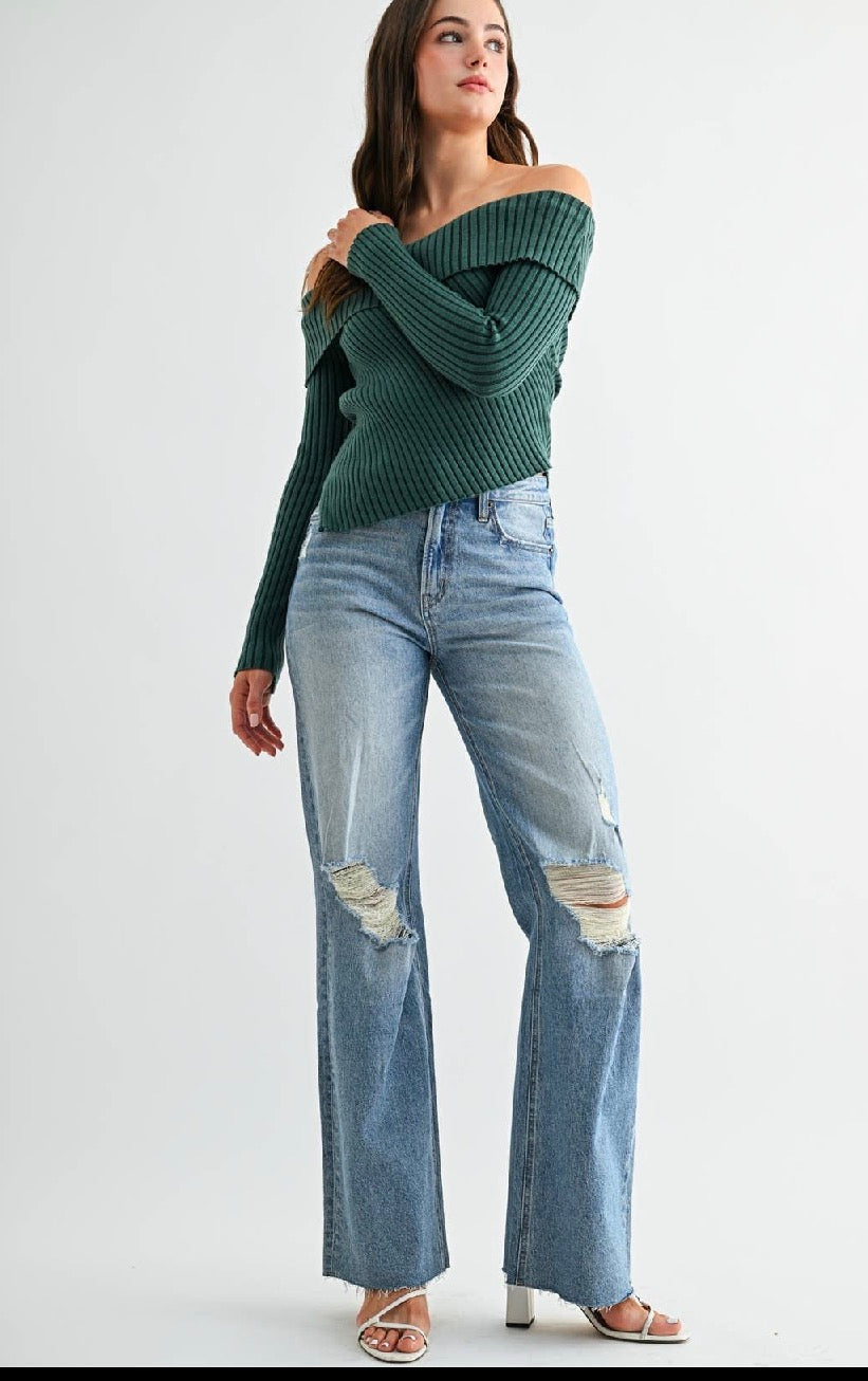HIGH-RISE WIDE LEG DISTRESSED KNEE RAW HEM