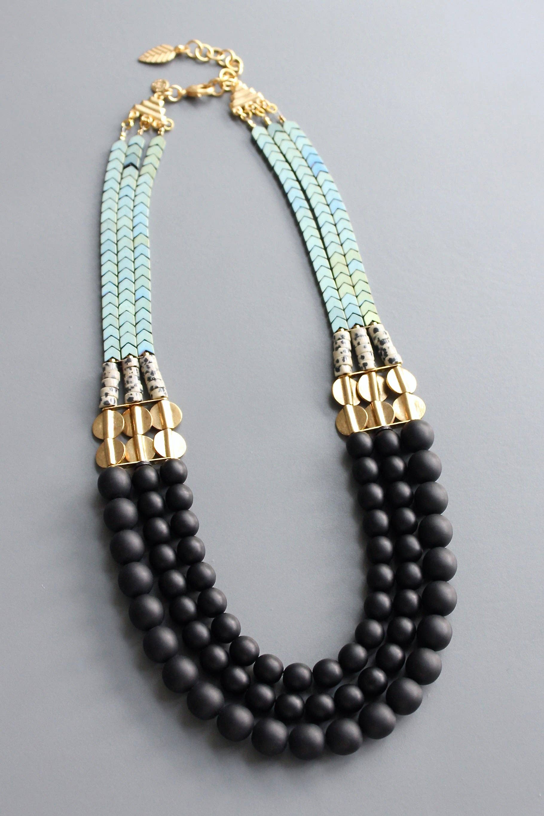 Jet glass Tripe Stand Necklace